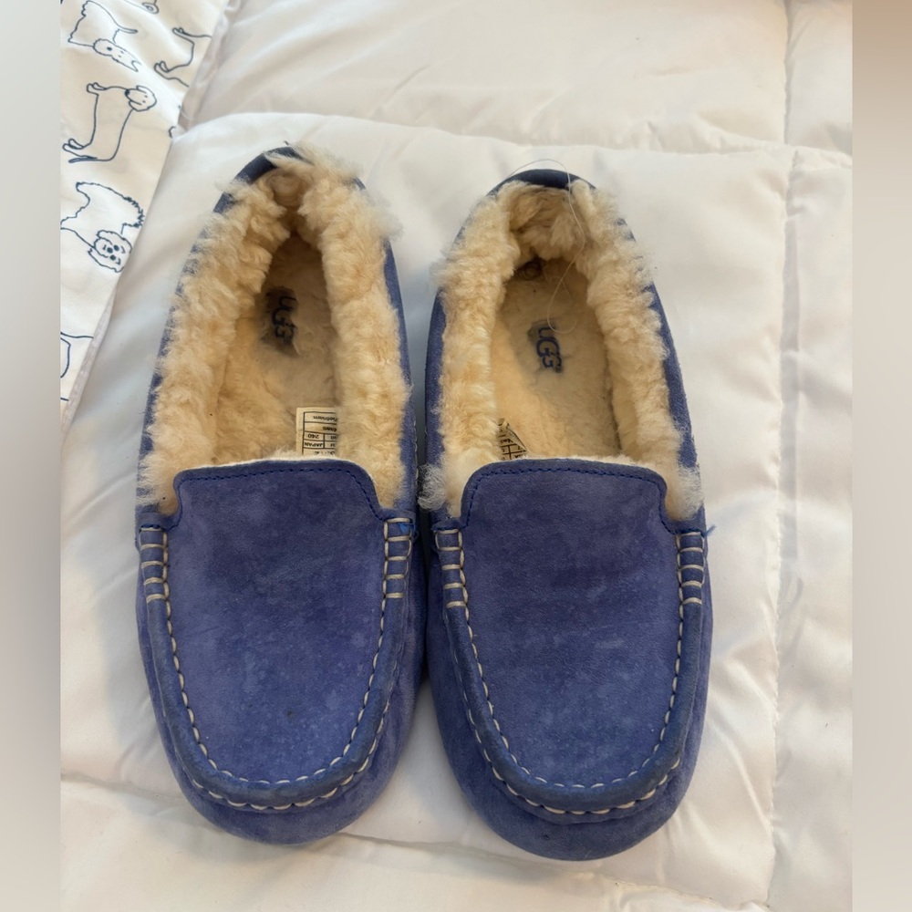 UGG Ainsley Cornflower (great with denim) blue  Suede Moccasins with Shearling